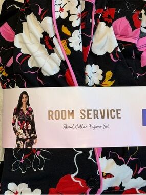ROOM SERVICE Shawl Collar Pajama Set Black Floral Soft Cozy XS WOMENS